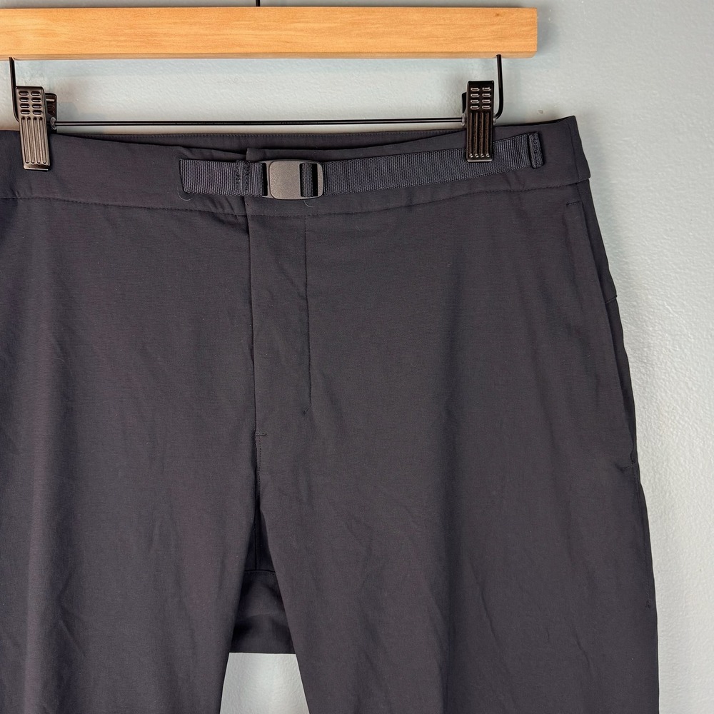 Lululemon Relaxed Fit Belted Strech Pants Mens 34x28 Black Tech Utility Hiking